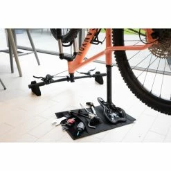 Hiplok Flipstand Portable Workstand -Promos Vélos de route Magasin Hiplok Flipstand Portable Workstand Bike Stands All Black FS1AB 3
