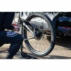 Hiplok Flipstand Portable Workstand -Promos Vélos de route Magasin Hiplok Flipstand Portable Workstand Bike Stands All Black FS1AB 7