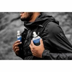 Salomon Active Skin 8 With Flasks 19 Salomon Active Skin 8 With Flasks -Promos Vélos de route Magasin Salomon Campaign A Trail Running Digne 4038.jpg.high res