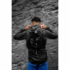 Salomon Active Skin 8 With Flasks 18 Salomon Active Skin 8 With Flasks -Promos Vélos de route Magasin Salomon Campaign A Trail Running Digne 4062.jpg.high res